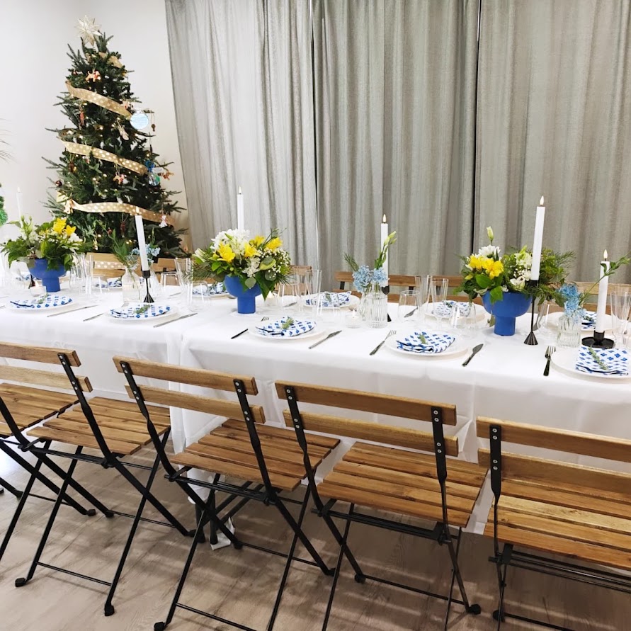 Black/light brown-stained foldable chair - Image 2